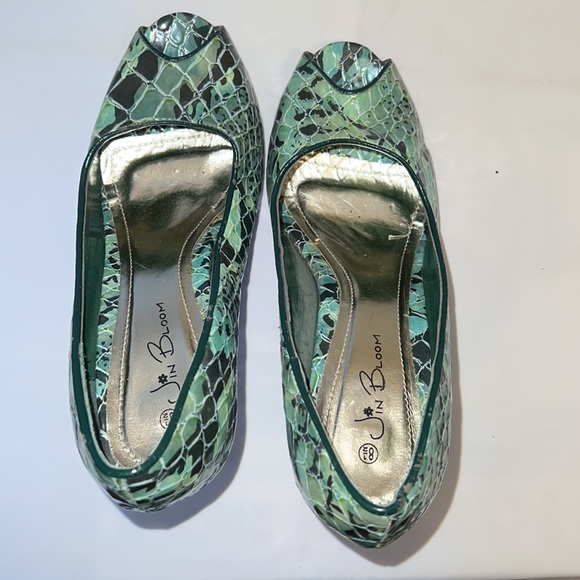 Turquoise faux snakeskin peep toe heels - Picture 7 of 10